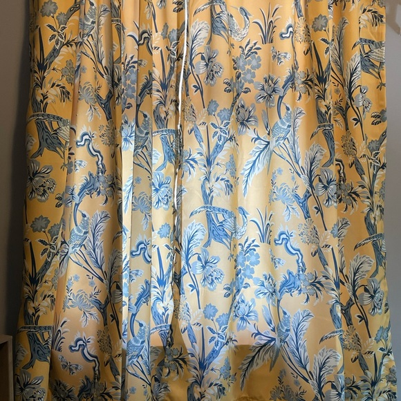 Beautiful Curtains - Picture 2 of 5